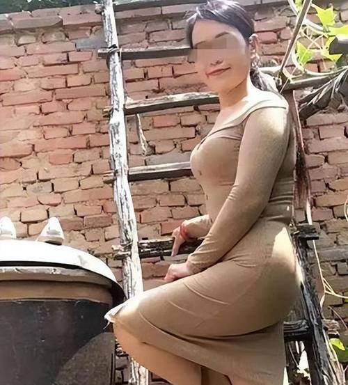 亚洲成熟少妇毛耳耳的时尚穿搭秘诀 | 轻熟风气质 | 日常搭配技巧