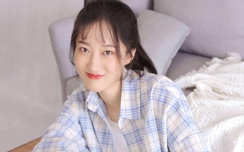 美女同桌让我操的相关介绍