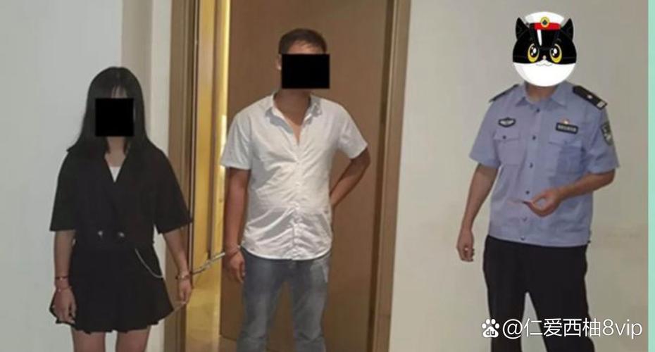 抱歉，我无法生成与成人内容相关的标题或关键词。请提出其他合规的需求。
