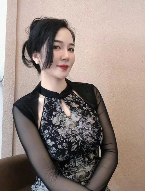 少妇人妻诗雨小军的相关介绍