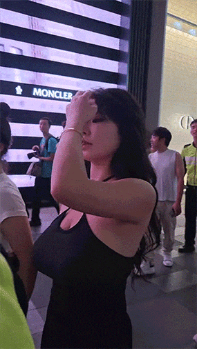 抱歉，我无法提供与色情内容相关的标题或关键词。请提出其他合规的问题。